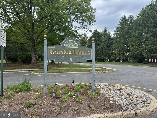 35 ALMOND DR, Somerset, NJ 08873