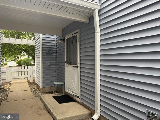 35 ALMOND DR, Somerset, NJ 08873