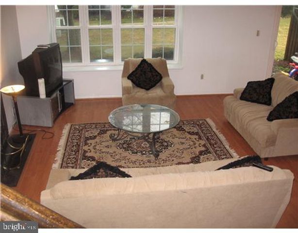 35 ALMOND DR, Somerset, NJ 08873