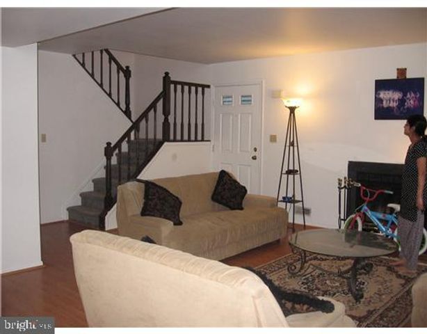 35 ALMOND DR, Somerset, NJ 08873