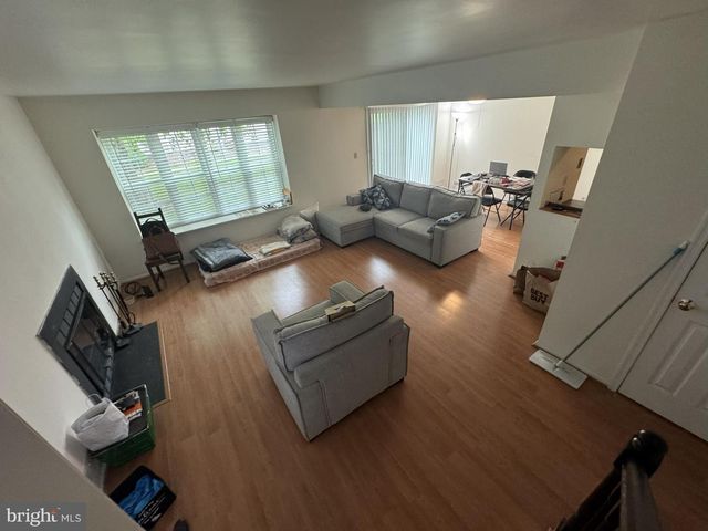 35 ALMOND DR, Somerset, NJ 08873