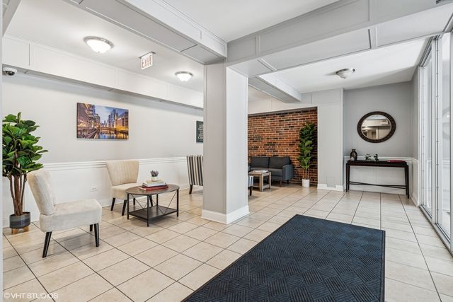2336 N Commonwealth Avenue 108, Chicago, IL 60614