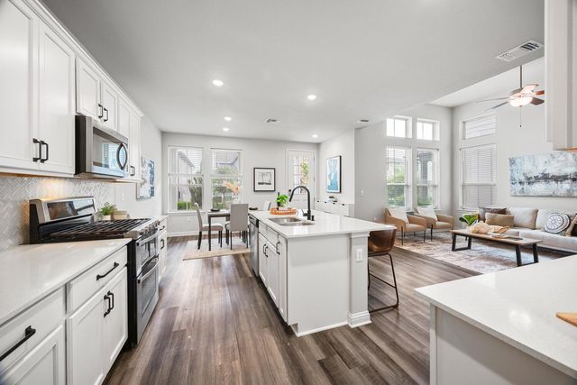 7902 Sutcliffe DR, Austin, TX 78744