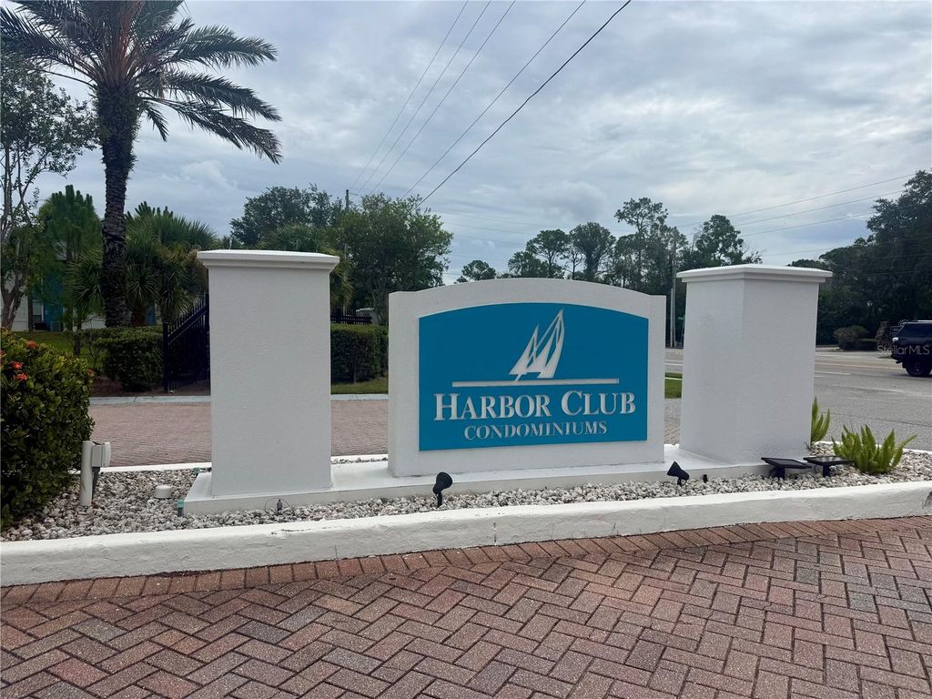 455 ALT 19 S 47, Palm Harbor, FL 34683