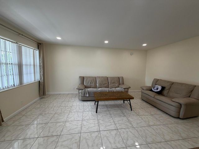 229 E Durham E 229, Deerfield Beach, FL 33442