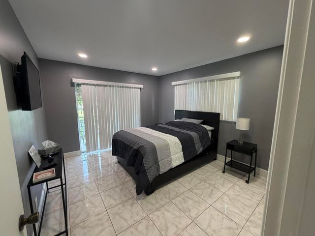 229 E Durham E 229, Deerfield Beach, FL 33442