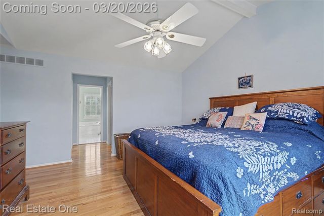 2070 W View Court, Lake Orion, MI 48360