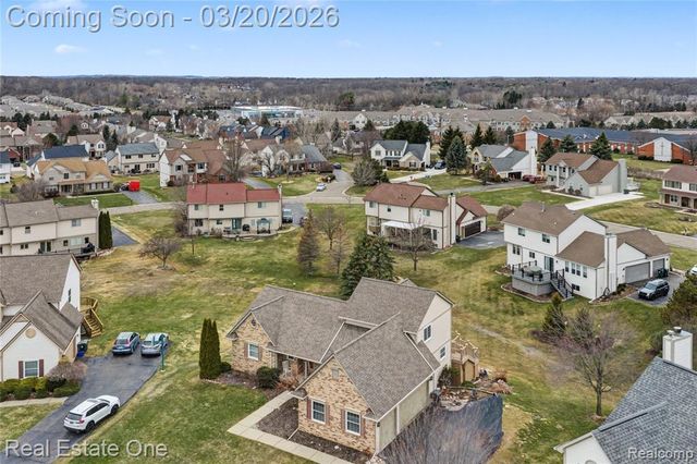 2070 W View Court, Lake Orion, MI 48360