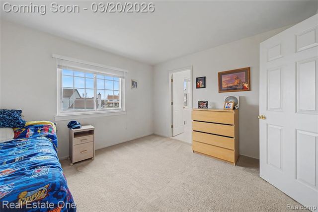 2070 W View Court, Lake Orion, MI 48360