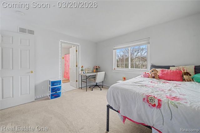 2070 W View Court, Lake Orion, MI 48360