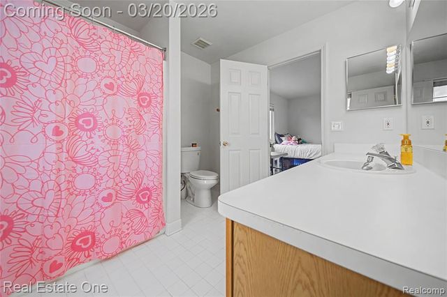 2070 W View Court, Lake Orion, MI 48360