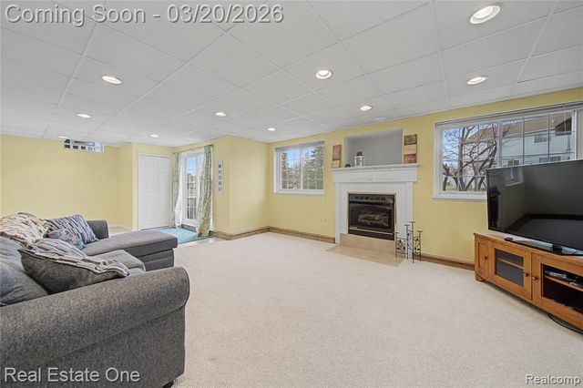 2070 W View Court, Lake Orion, MI 48360