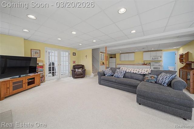 2070 W View Court, Lake Orion, MI 48360