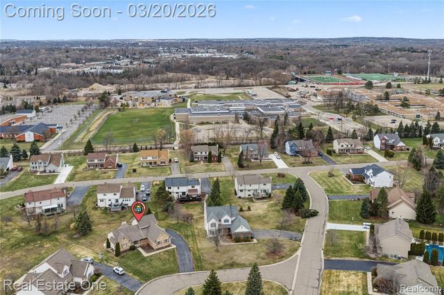 2070 W View Court, Lake Orion, MI 48360