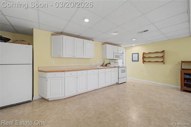 2070 W View Court, Lake Orion, MI 48360