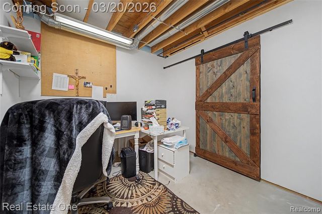 2070 W View Court, Lake Orion, MI 48360