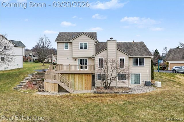 2070 W View Court, Lake Orion, MI 48360
