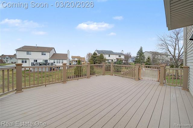 2070 W View Court, Lake Orion, MI 48360