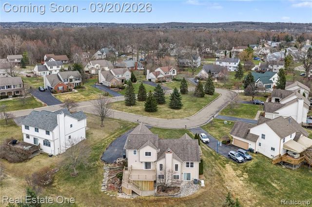 2070 W View Court, Lake Orion, MI 48360