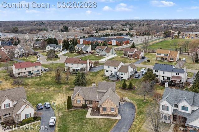 2070 W View Court, Lake Orion, MI 48360