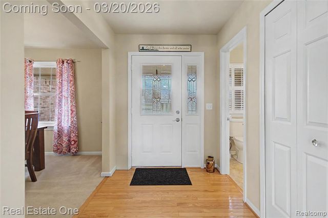 2070 W View Court, Lake Orion, MI 48360