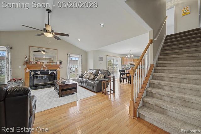 2070 W View Court, Lake Orion, MI 48360