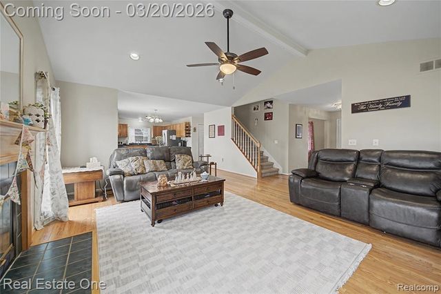 2070 W View Court, Lake Orion, MI 48360