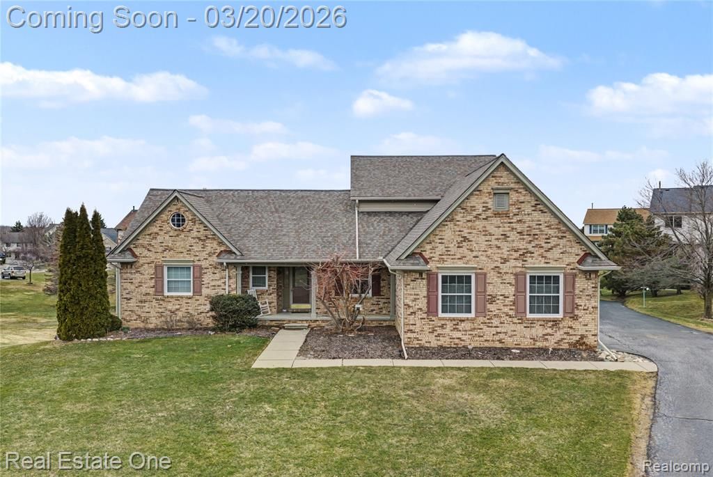 2070 W View Court, Lake Orion, MI 48360
