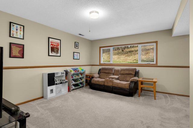 8175 137th Street W, Apple Valley, MN 55124