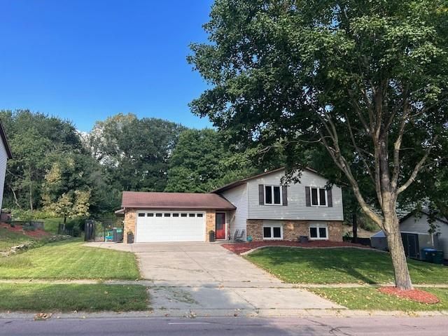8175 137th Street W, Apple Valley, MN 55124