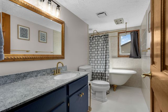 8175 137th Street W, Apple Valley, MN 55124