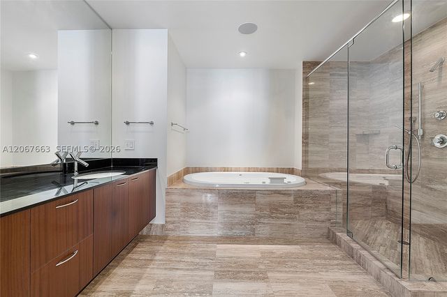 15811 Collins Ave 902, Sunny Isles Beach, FL 33160