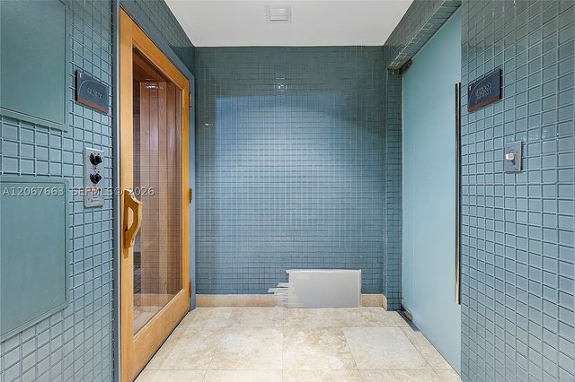 15811 Collins Ave 902, Sunny Isles Beach, FL 33160