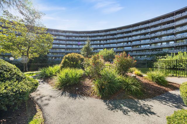 200 Swanton St 303, Winchester, MA 01890