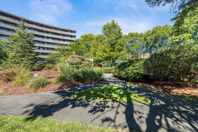 200 Swanton St 303, Winchester, MA 01890