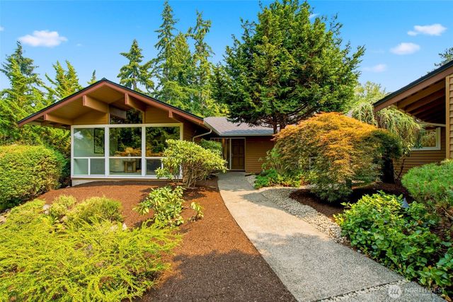 8626 NE 26th Place, Clyde Hill, WA 98004