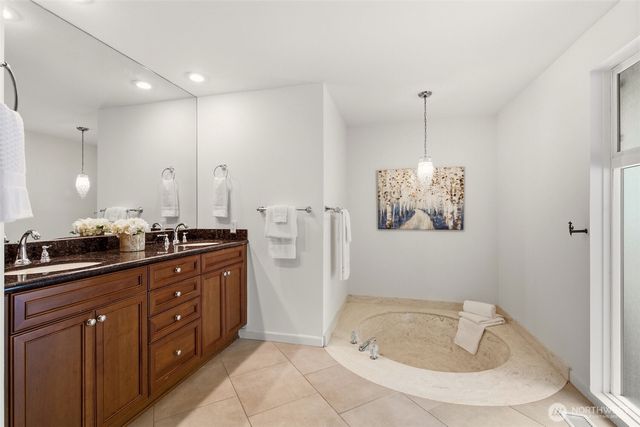 8626 NE 26th Place, Clyde Hill, WA 98004
