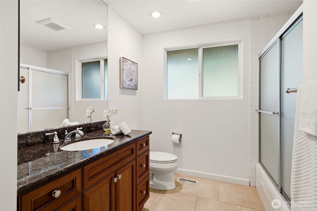8626 NE 26th Place, Clyde Hill, WA 98004