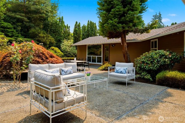 8626 NE 26th Place, Clyde Hill, WA 98004