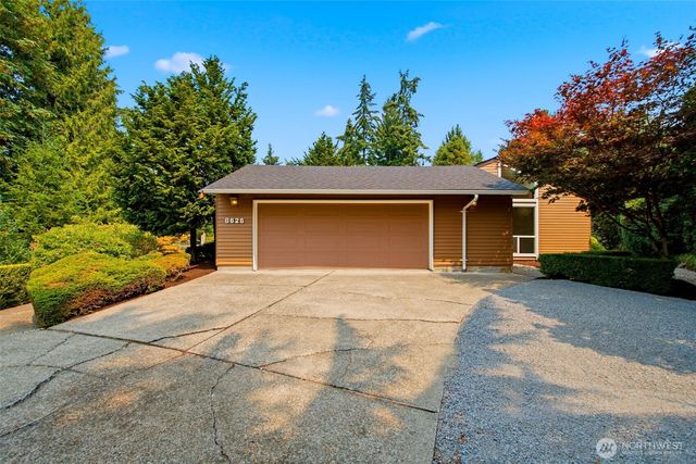 8626 NE 26th Place, Clyde Hill, WA 98004