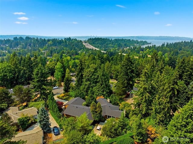 8626 NE 26th Place, Clyde Hill, WA 98004