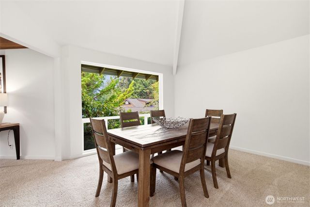 8626 NE 26th Place, Clyde Hill, WA 98004