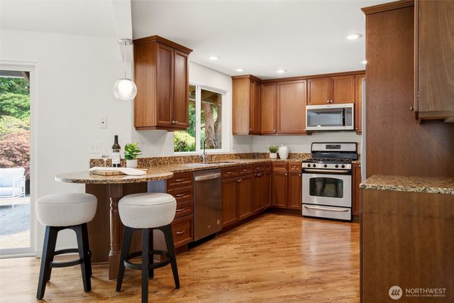 8626 NE 26th Place, Clyde Hill, WA 98004