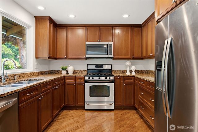 8626 NE 26th Place, Clyde Hill, WA 98004