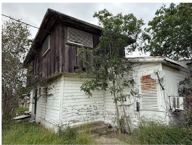 2747 Nemec St, Corpus Christi, TX 78415