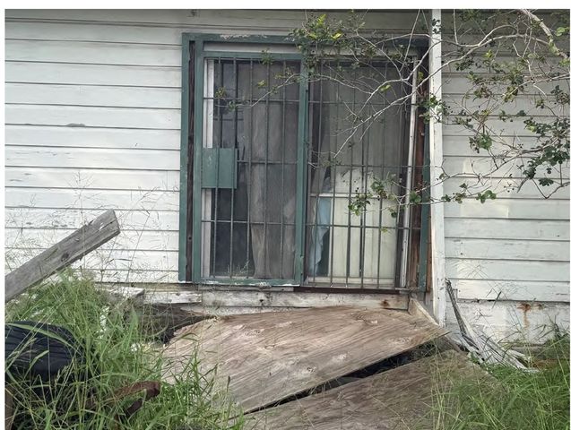 2747 Nemec St, Corpus Christi, TX 78415