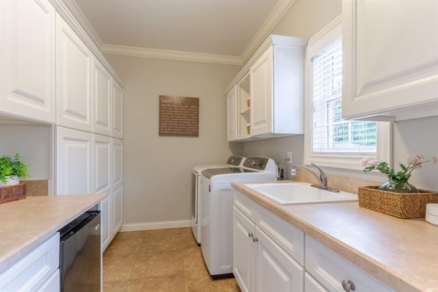 3722 Trey Court, Newburgh, IN 47630