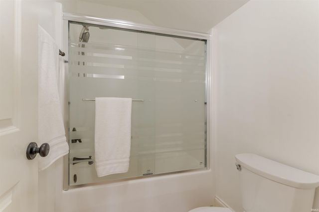 3722 Trey Court, Newburgh, IN 47630