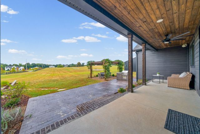 1147 Maxwell Branch Rd, Cottontown, TN 37048