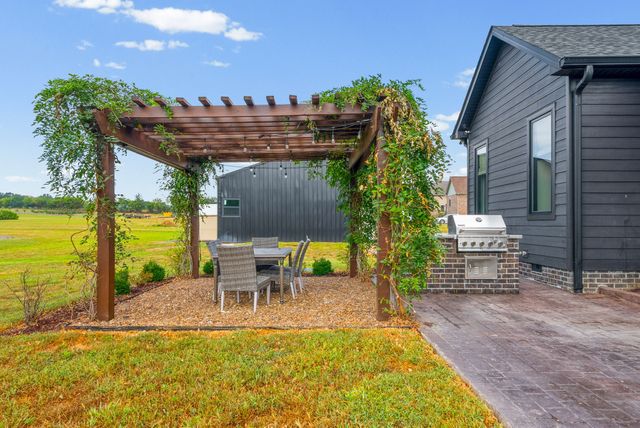 1147 Maxwell Branch Rd, Cottontown, TN 37048
